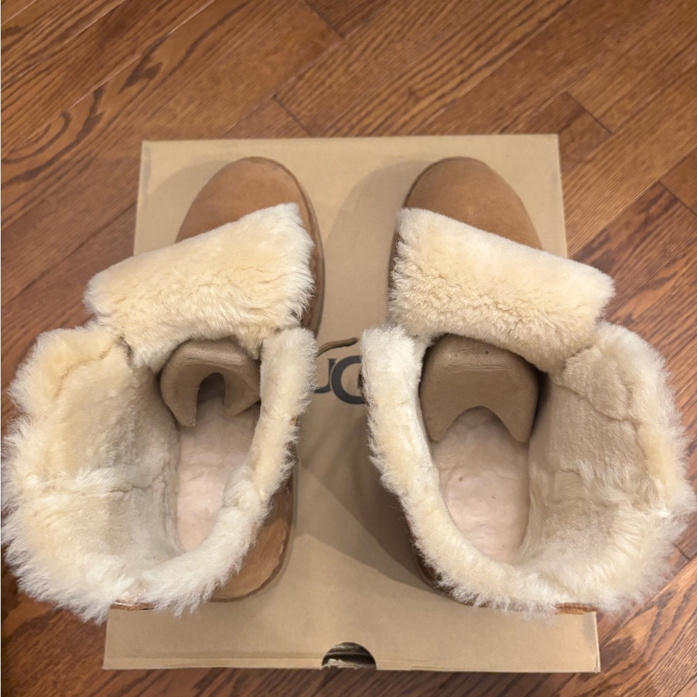 UGG Quincy Boots - Picture 6 of 9